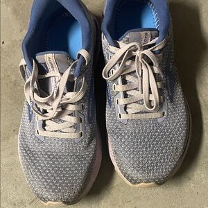 Brooks Adrenaline GTS 22 in Gray and Blue